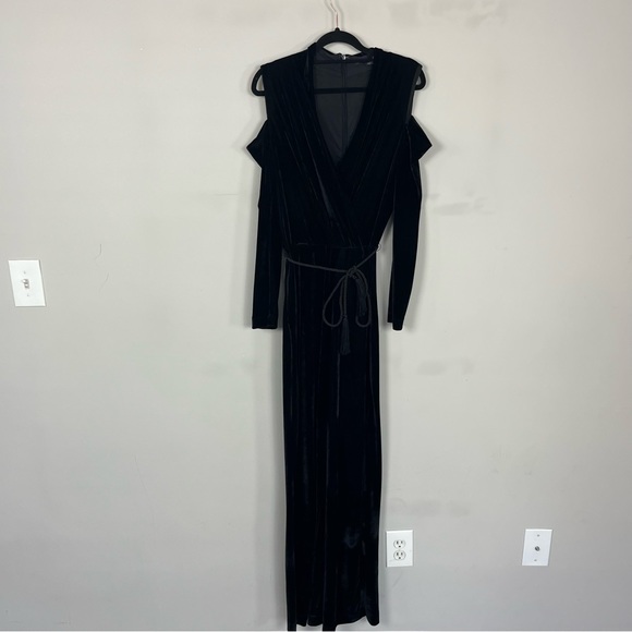 BOSTON PROPER VELVET COLD SHOULDER JUMPSUIT IN BLACK SIZE 8 ROPE BELT - Picture 12 of 15